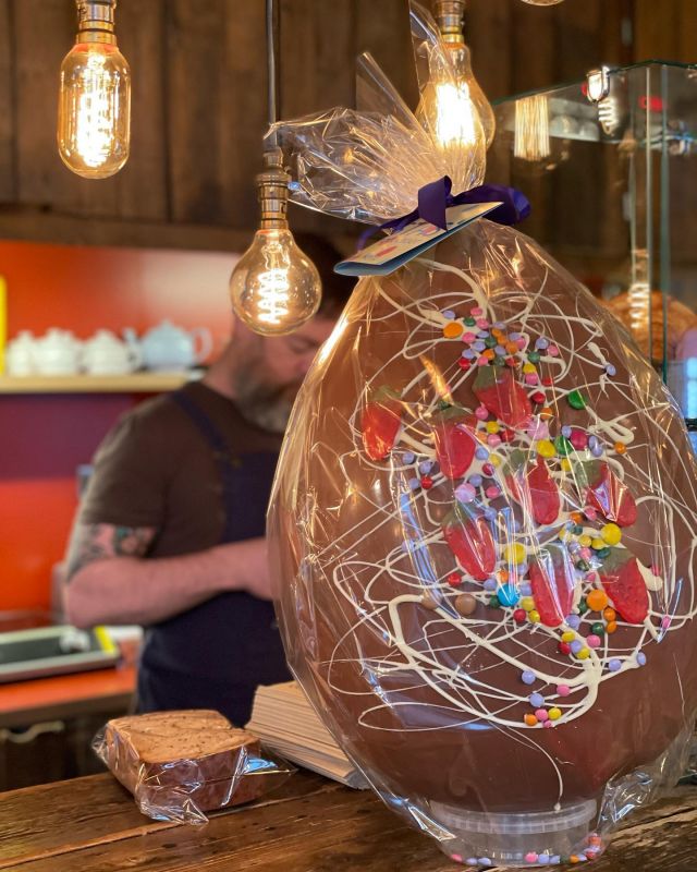 We are selling raffle tickets for this gigantic 5kg Easter Egg on behalf of @ichibankarateleeds
£2 per ticket 
Draw will take place on 23/4/22 at 3pm