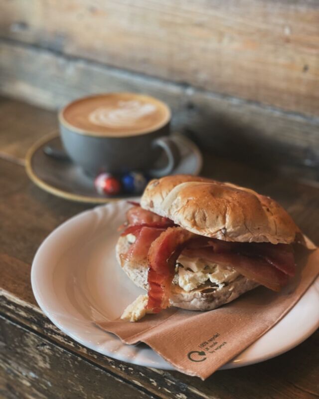 EASTER SPECIAL - hot cross bun with maple cured bacon, Wensleydale and drizzled with maple syrup. 
@sgfeltonglenn your breakfast today 🤣