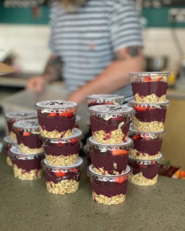 Mini Açai Bowls on their way to @thehotyogachapel for their opening weekend. 
Welcome guys, so excited to have you as neighbours