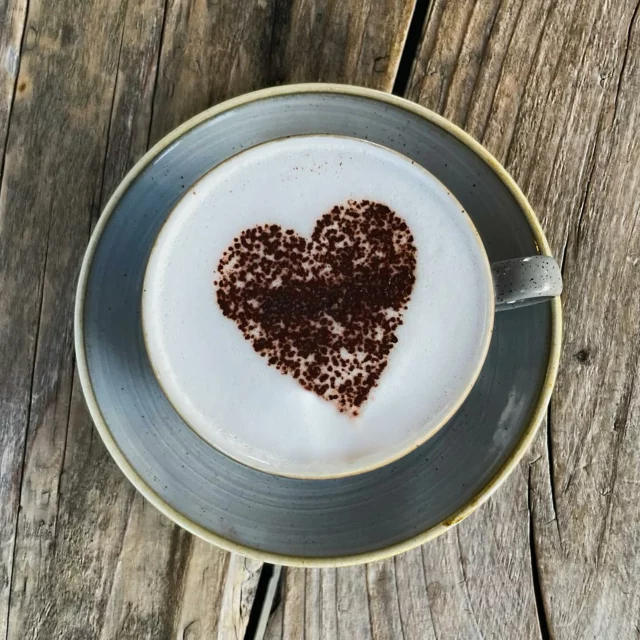 Keep warm with our featured Winter Specials!
❄️ White hot chocolate, amaretto matcha latte, and Biscoff latte ❄️