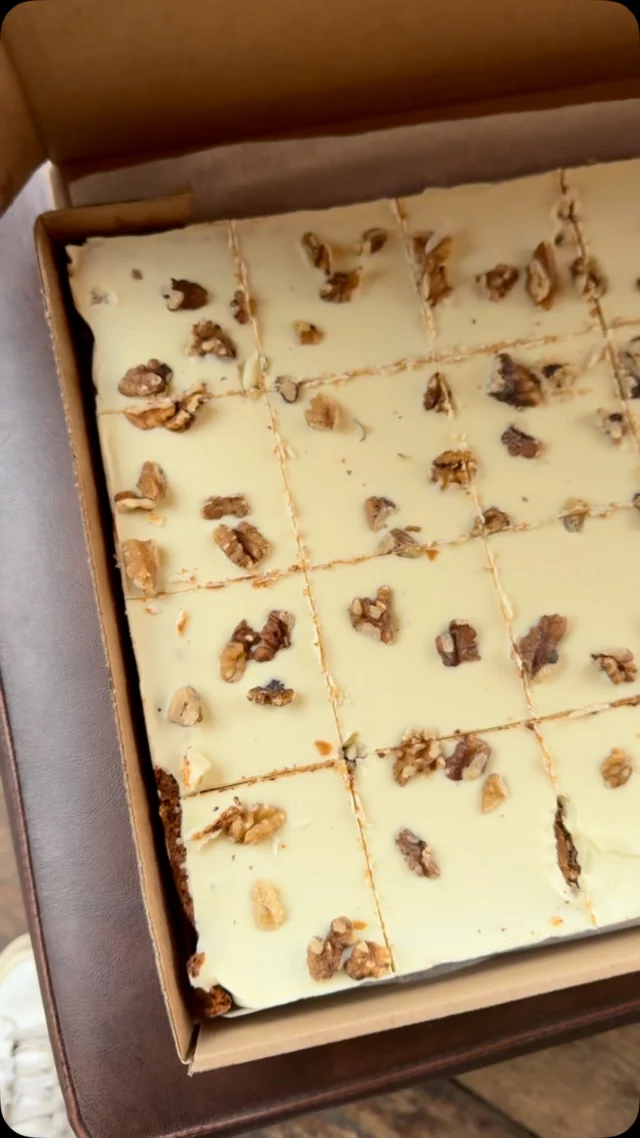 NEW FLAVOUR - Carrot Cake Blondie ❤️❤️❤️ from our very good friends @brownnblond