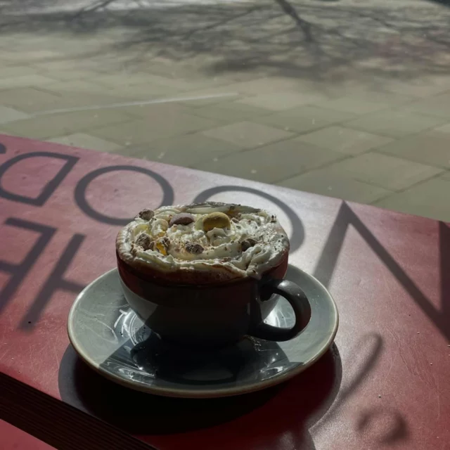 Have a egg-cellent start to your Easter weekend with our Mini Egg Mocha and Bacon Maple Hot Cross Bun!

Serving from today, all through Easter weekend!  #coffee #easter #food